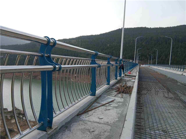蓟州不锈钢桥梁护栏的特点及其在桥梁安全中的重要作用